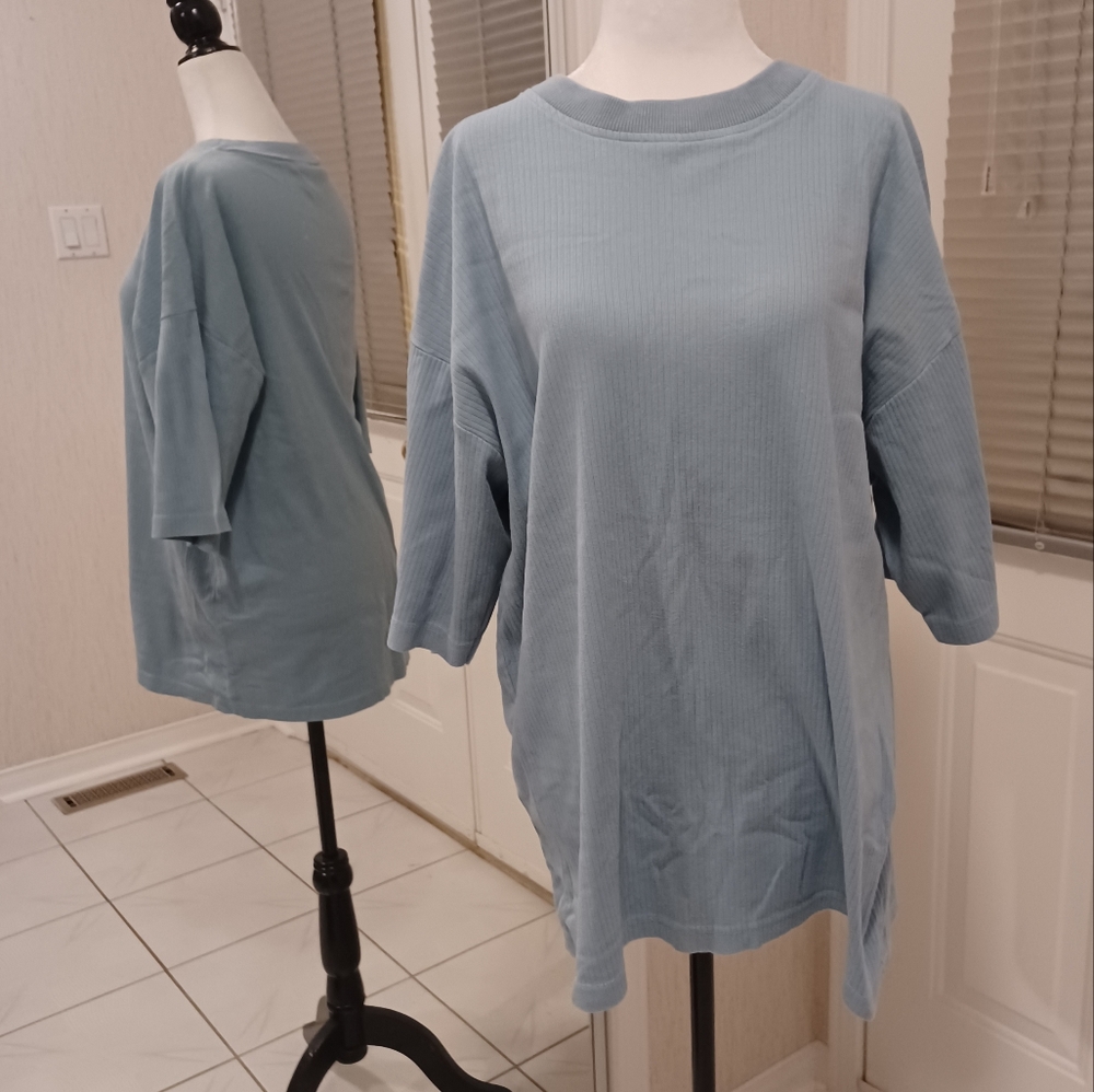 4/$60 Blue Ribbed Tee - Size Large (42)